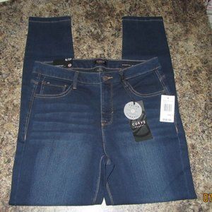 Women's Curve Appeal Jeans Size 8/29 NWT-$58.00